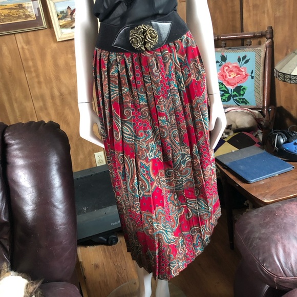 Vintage Pleated Skirt - Picture 2 of 3